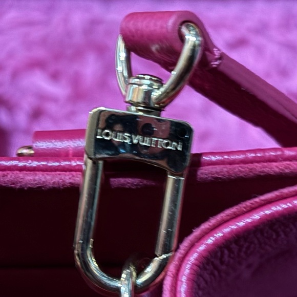 Louis Vuitton OnTheGo Empreinte PM Freesia in Leather with Gold-tone - Picture 4 of 12